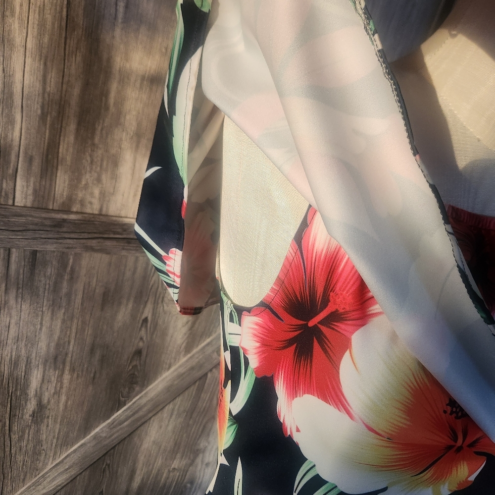 Hawaiian Off-Shoulder Maxi Dress - Picture 3 of 9